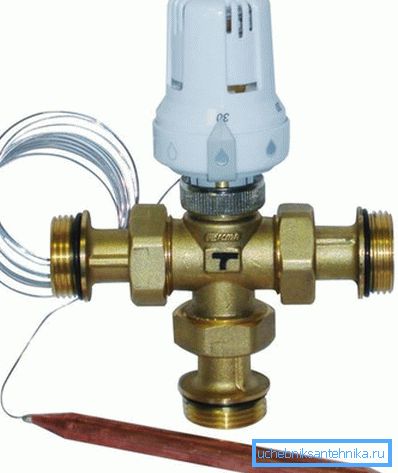 Three-way thermostatic valve with immersion type sensor Three-way thermostatic valve with immersion type sensor