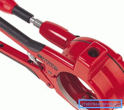 Truborez for plastic pipes of large diameters