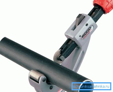 Pipe cutter