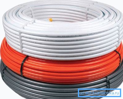 Cross-linked polyethylene pipes