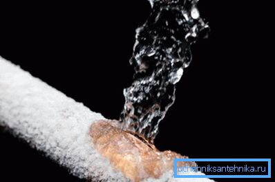 Heating pipes located in the attic can freeze in the event of an accident. Heating pipes located in the attic can freeze in the event of an accident.