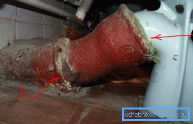 Carefully clean the toilet pipe and the inlet of the sewer pipe Carefully clean the toilet pipe and the inlet of the sewer pipe