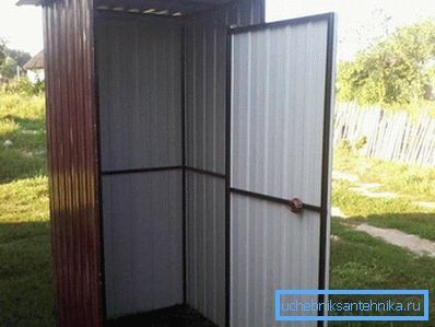 1148 Toilet cubicle and cesspool