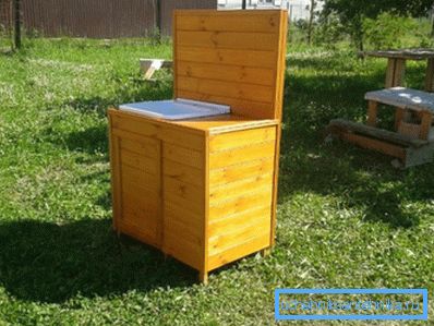 Curbstone under the country wash basin can be made of any available materials: boards, plywood, plastic panels, etc. Curbstone under the country wash basin can be made of any available materials: boards, plywood, plastic panels, etc.