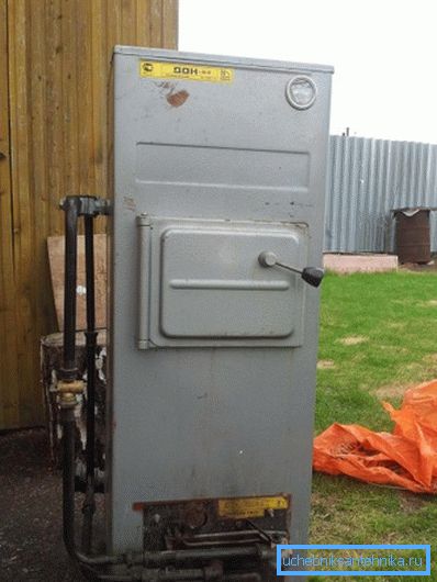 Solid fuel boiler with a gas burner installed