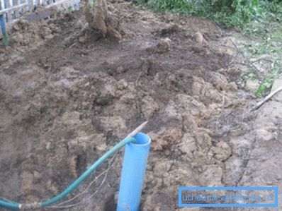Warm edges have their own specifics. The water supply pipe does not freeze even without thermal insulation.