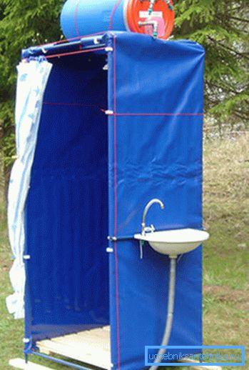 Given that the tank is at a height, it is possible to locate the locking mechanisms at almost any level Given that the tank is at a height, it is possible to locate the locking mechanisms at almost any level