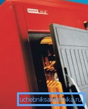 Comfortable fire door facilitates maintenance Comfortable fire door facilitates maintenance
