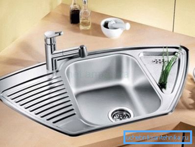Corner arrangement of the sink in the kitchen. Corner arrangement of the sink in the kitchen.