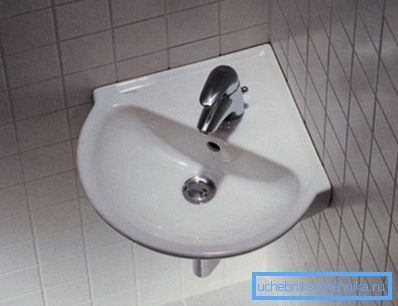 The angular location of the sink will reduce the amount of splashing. The angular location of the sink will reduce the amount of splashing.