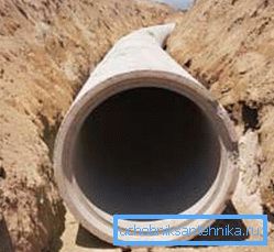Laying concrete sewer Laying concrete sewer