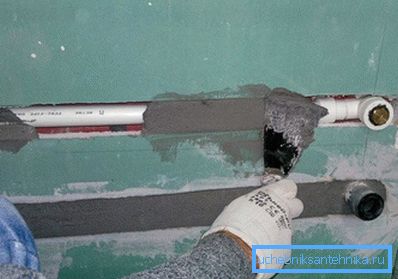 Laying pipes in plasterboard finish Laying pipes in plasterboard finish