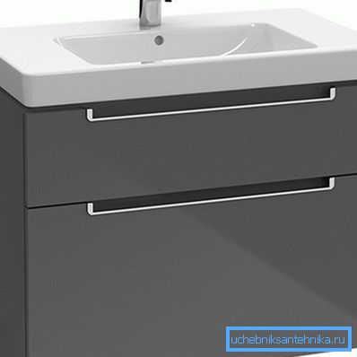 Washbasin with pedestal and wide tabletop. Washbasin with pedestal and wide tabletop.