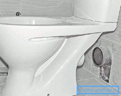 Toilet device with horizontal drain Toilet device with horizontal drain