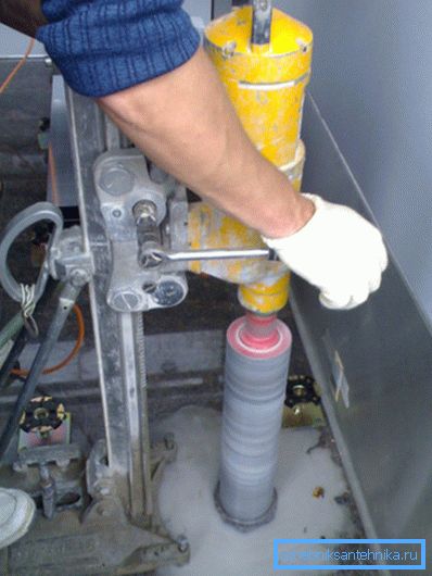 Installation for diamond drilling concrete. Installation for diamond drilling concrete.