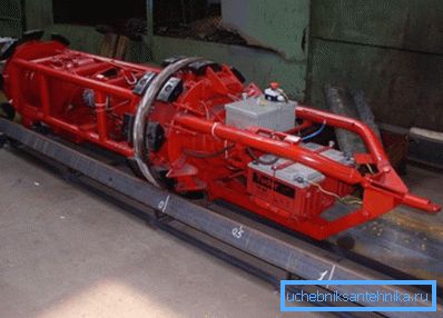 Installation for the internal alignment of joints Installation for the internal alignment of joints