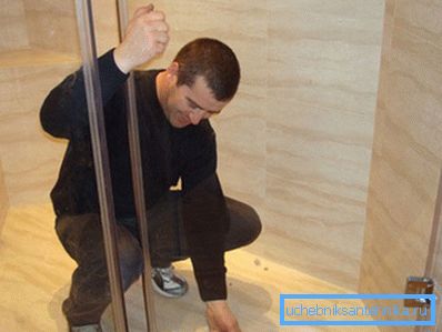 Installation of the cabin door. Installation of the cabin door.