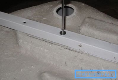 Installation of supports.
