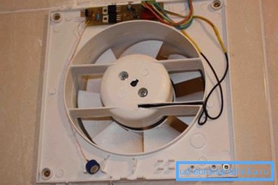 Installing a forced exhaust fan in the toilet. Installing a forced exhaust fan in the toilet.