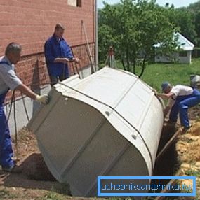 Installing a septic tank is made close to home, but as close as possible to the road Installing a septic tank is made close to home, but as close as possible to the road