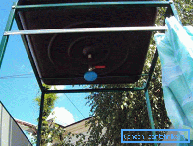 Mounted on a summer shower tank Mounted on a summer shower tank