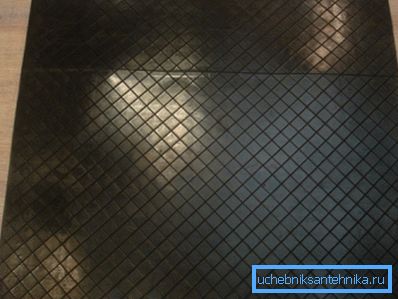 We put the device on a special anti-vibration rubber carpet.