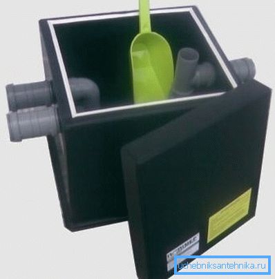 The device occupies a minimum of space under the sink