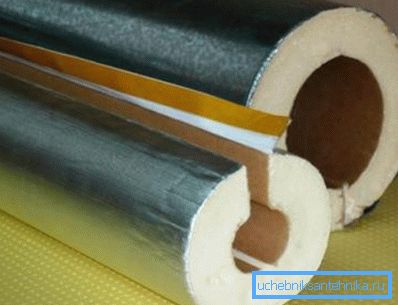 Insulation of heating pipes with rigid cylinders Insulation of heating pipes with rigid cylinders