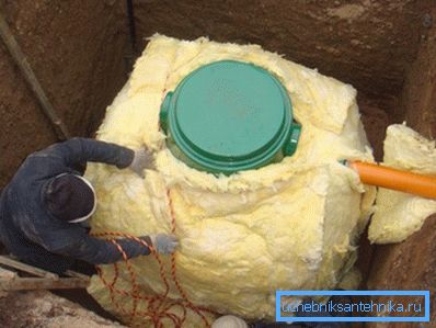 Warming the well with your own hands allows you to avoid problems in the winter. Warming the well with your own hands allows you to avoid problems in the winter.