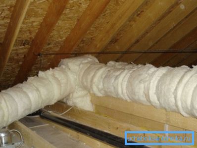 Warming of heating pipes in the attic of mineral wool Warming of heating pipes in the attic of mineral wool