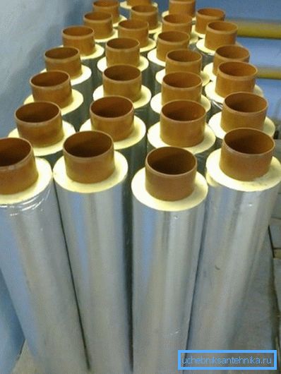 Insulated pipes for ventilation with polyurethane foam insulation Insulated pipes for ventilation with polyurethane foam insulation