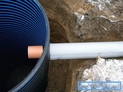 Insulated drain at the entrance to the septic tank. Insulated drain at the entrance to the septic tank.