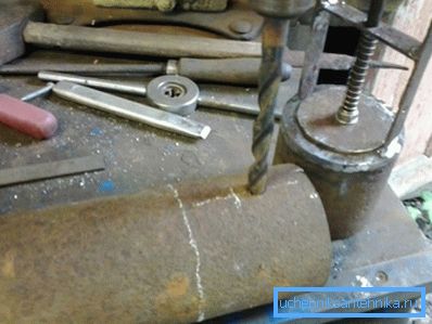 We drill holes in the detail. We drill holes in the detail.
