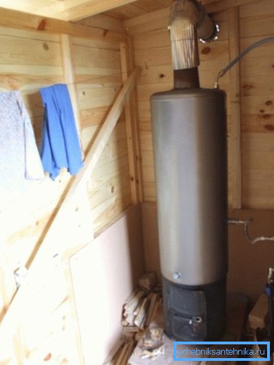 In this case, the chimney is led out through the wall. In this case, the chimney is led out through the wall.