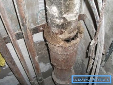 In this case, it is necessary to cut out a part of the cast-iron riser.