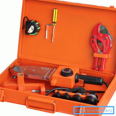 The kit includes a soldering iron, pipe cutter, Teflon nozzles and a fascoke. The kit includes a soldering iron, pipe cutter, Teflon nozzles and a fascoke.