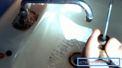 In some cases, it is sometimes easier to replace the mixer itself, since its service life or technical condition has approached its edge. In some cases, it is sometimes easier to replace the mixer itself, since its service life or technical condition has approached its edge.