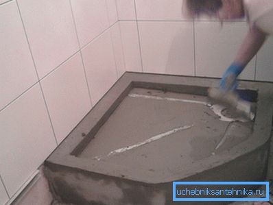 In the design of the pallet will be used tile mosaic