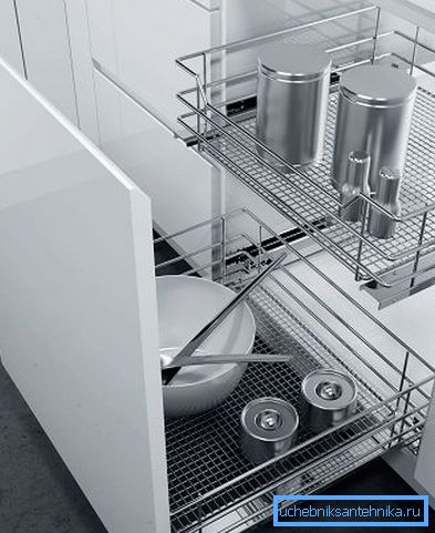 In such baskets it is convenient to store clean dishes after washing.