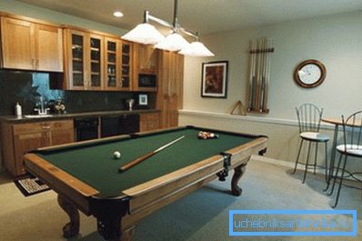 In a deep basement with concrete floors, the temperature is stable throughout the year. In a deep basement with concrete floors, the temperature is stable throughout the year.