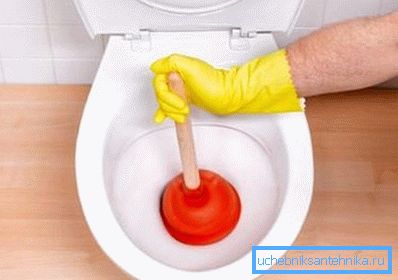 You can also clean the toilet bowls with a plunger, if, of course, the diameter of the bowl is larger than the drain hole (as shown in the photo) You can also clean the toilet bowls with a plunger, if, of course, the diameter of the bowl is larger than the drain hole (as shown in the photo)