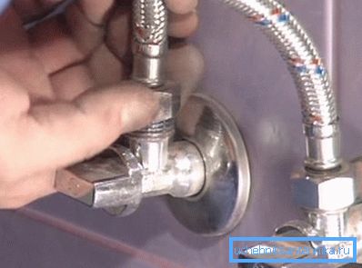 The valve will quickly shut off water if there are problems with hoses. The valve will quickly shut off water if there are problems with hoses.