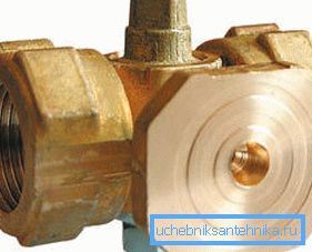 Version with flange for connecting a test gauge. Version with flange for connecting a test gauge.
