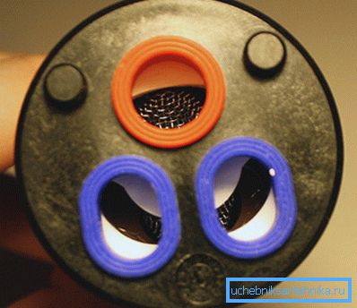 You can see 2 inlet and 1 outlet, as well as a metal mesh-noise suppressor You can see 2 inlet and 1 outlet, as well as a metal mesh-noise suppressor