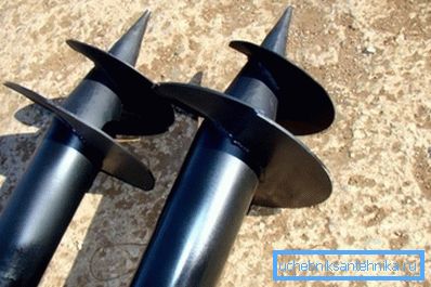 Screw piles with tips