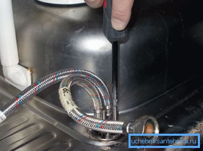 Screw the fastening pin.