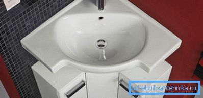 Externally, porcelain products are difficult to distinguish from earthenware, but when used, everything immediately falls into place.