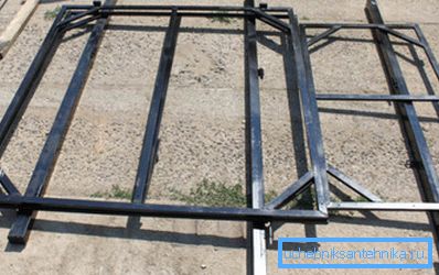 Doors from a profile pipe do it yourself during the manufacturing process Doors from a profile pipe do it yourself during the manufacturing process