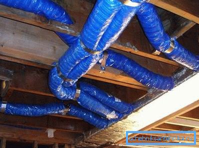 Air ducts fixed to the ceiling Air ducts fixed to the ceiling