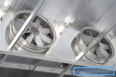 Air intakes are located at a minimum distance from the ceiling. Air intakes are located at a minimum distance from the ceiling.